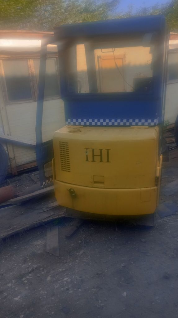 Mini excavator 1600kg, accept schimburi cu auto