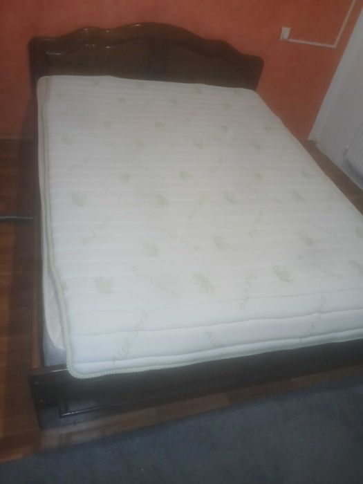 Продавам спалня  от масивно дърво