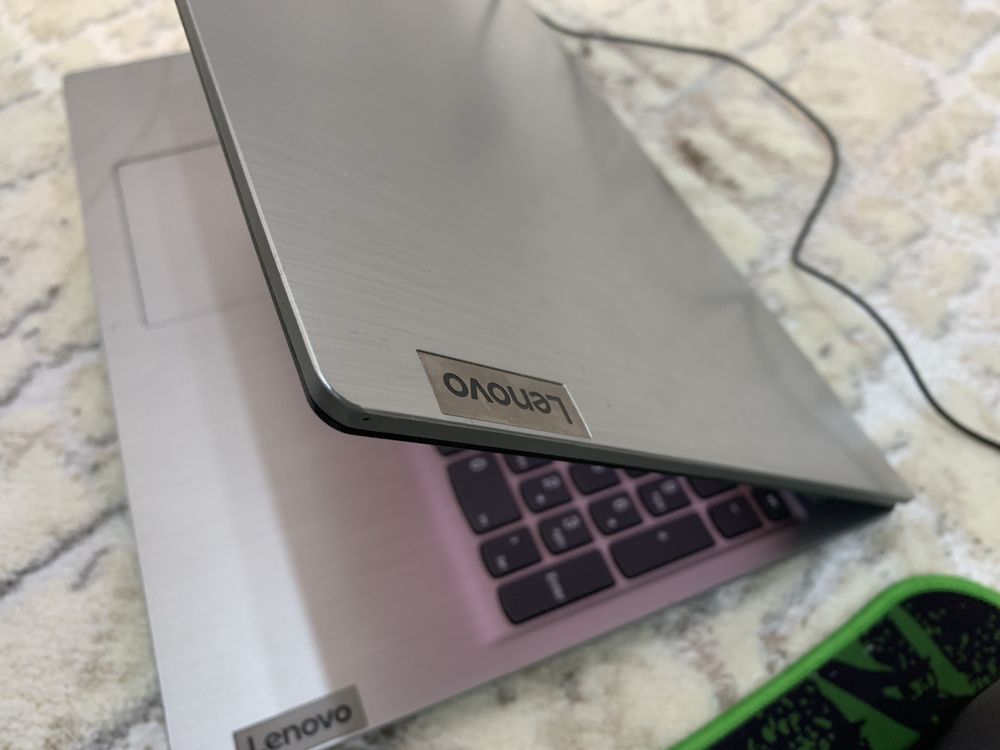 Lenovo noutbuk sotiladi ARZON ga