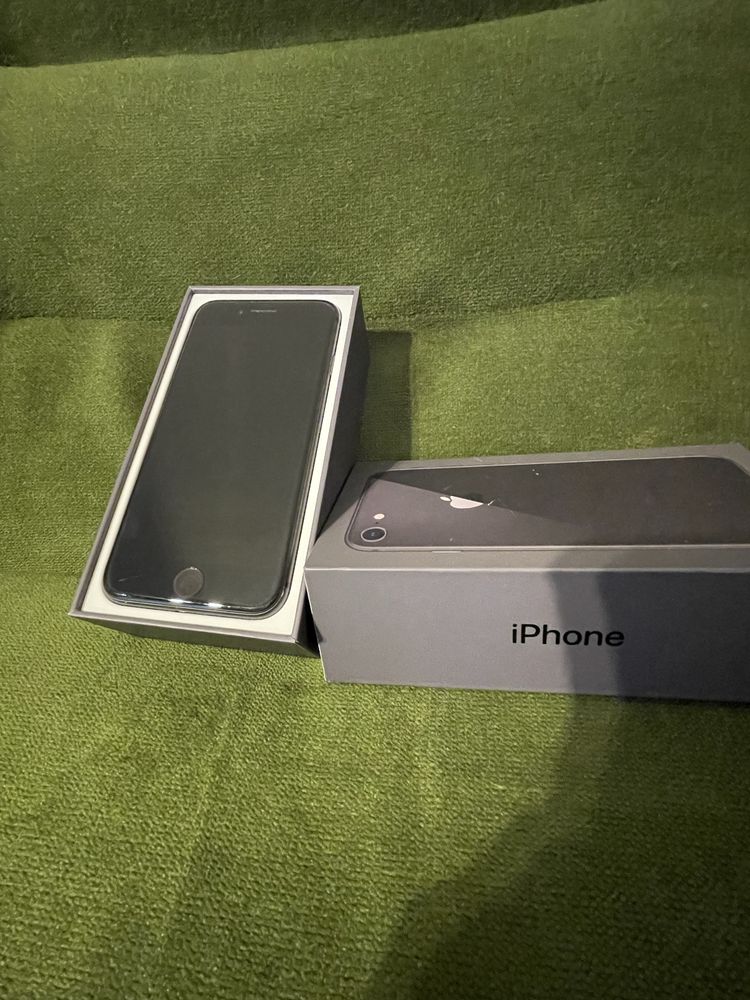 Iphone 8 64 gb space grey перфектен