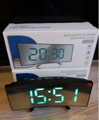 Лед Часовник огледален с аларма и много функции