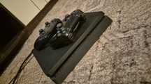 PS 4 slim/1TB stocare/2 manete/fifa18