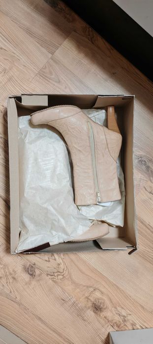 Нови Дизайнерски Боти от Естествена Кожа в Цвят Nude/Бежово Номер 38