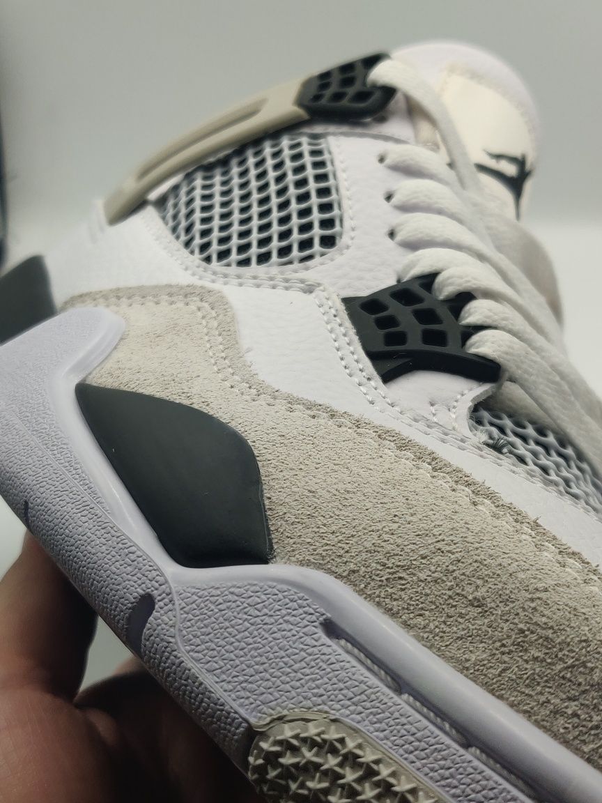Jordan 4 Military Black, 41 și 42