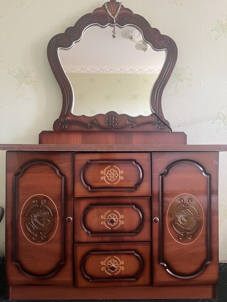 Mebel nabor sotiladi