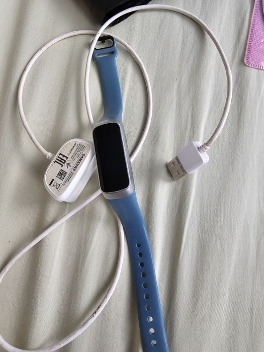 Продаю фитнес часы Samsung galaxy fit