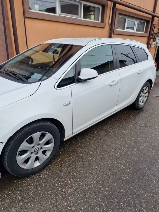 Opel Astra j an 2016 , motorizare 1.6 diesel consum foarte mic