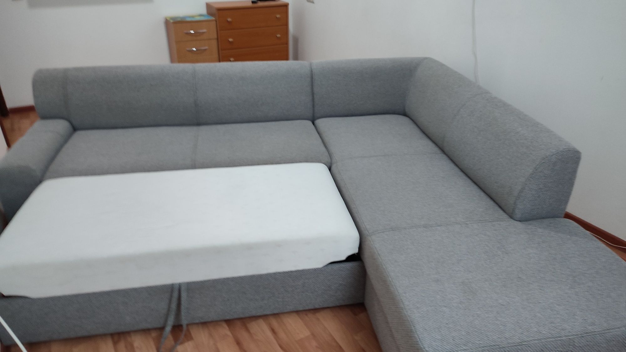 Угловой диван, в отличном состоянии