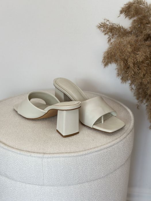 Papuci cu toc din piele naturala