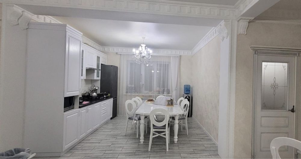 Стол со стульями