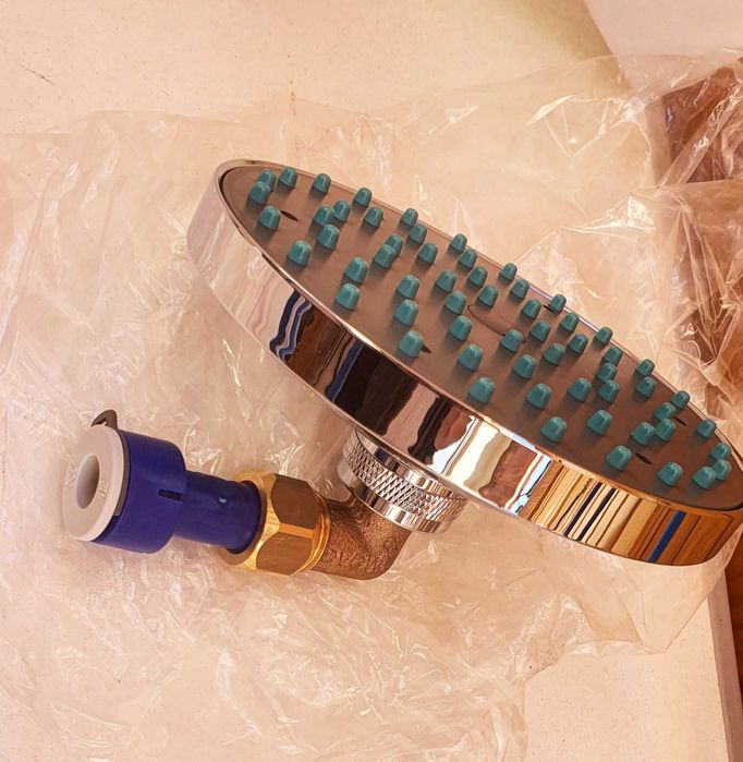 Duș  autorulota de la Reich, cu furtun si para dar si palarie mare