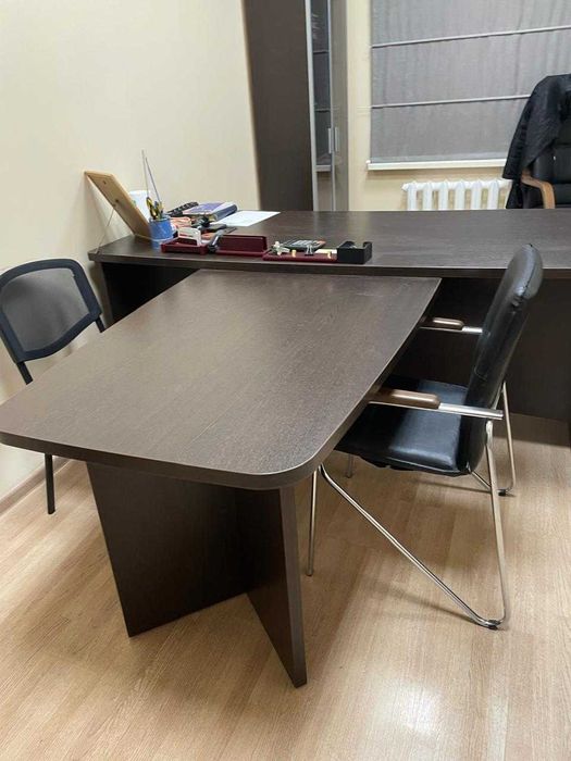 Офисная мебель в отличном состоянии