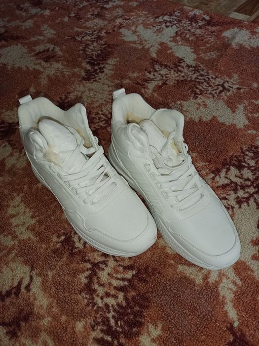 Зимние кроссовки новые 44р доставка бесплатная