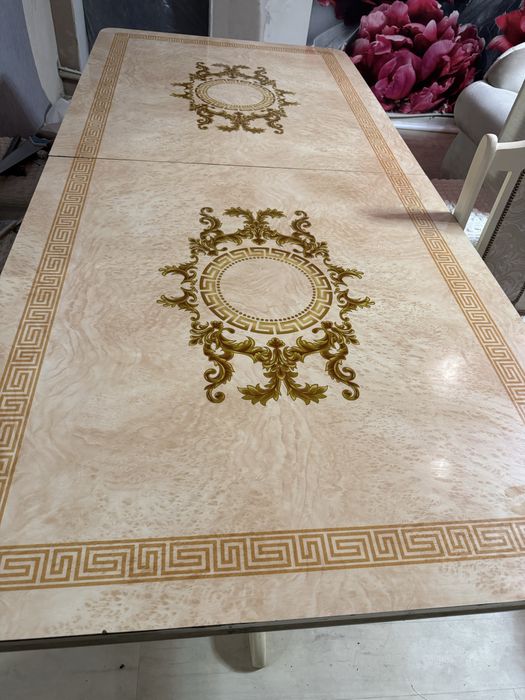 Продам стол и 12 стульев