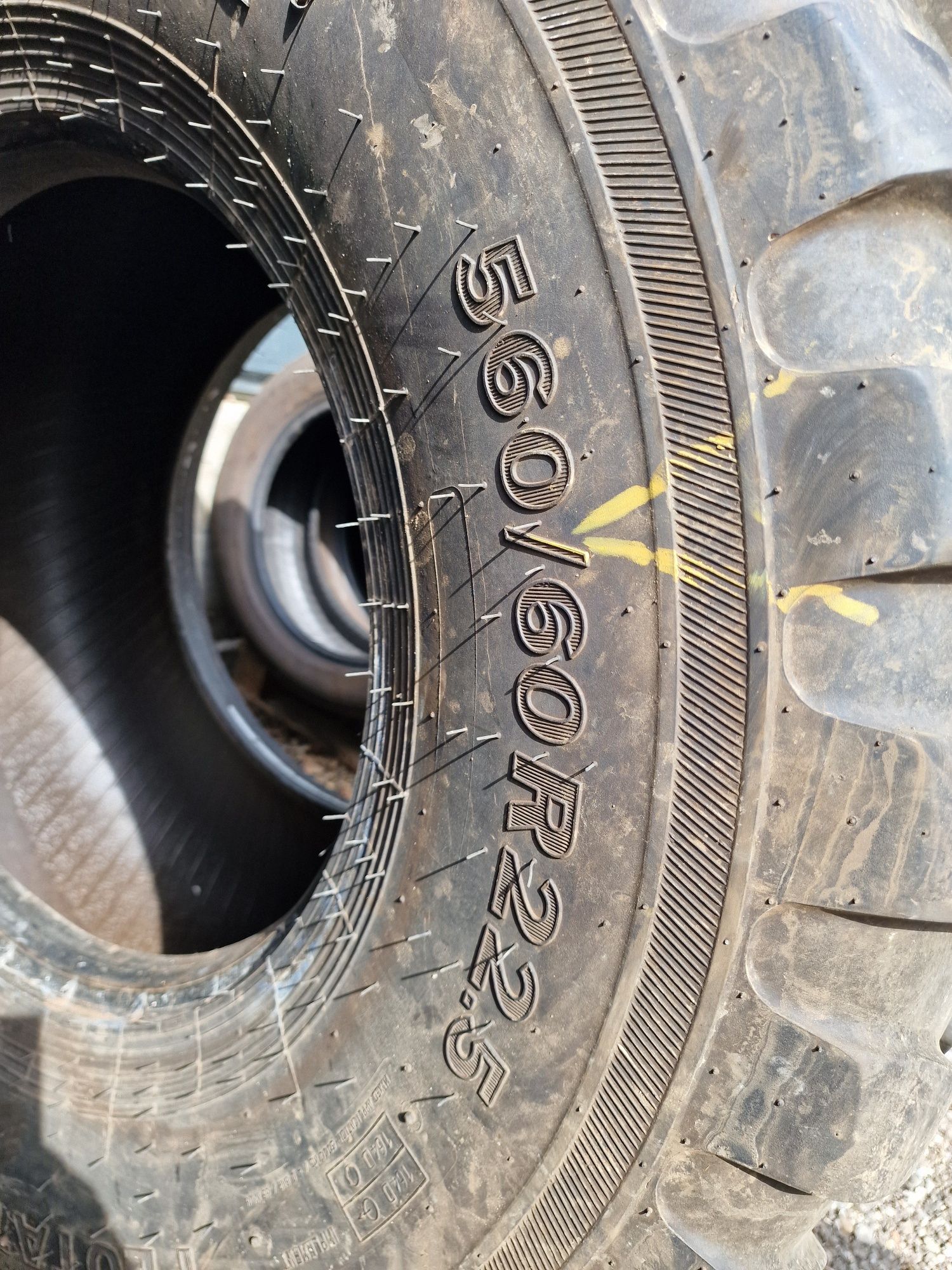 CAUCIUC 560/60R22.5 marca Alliance