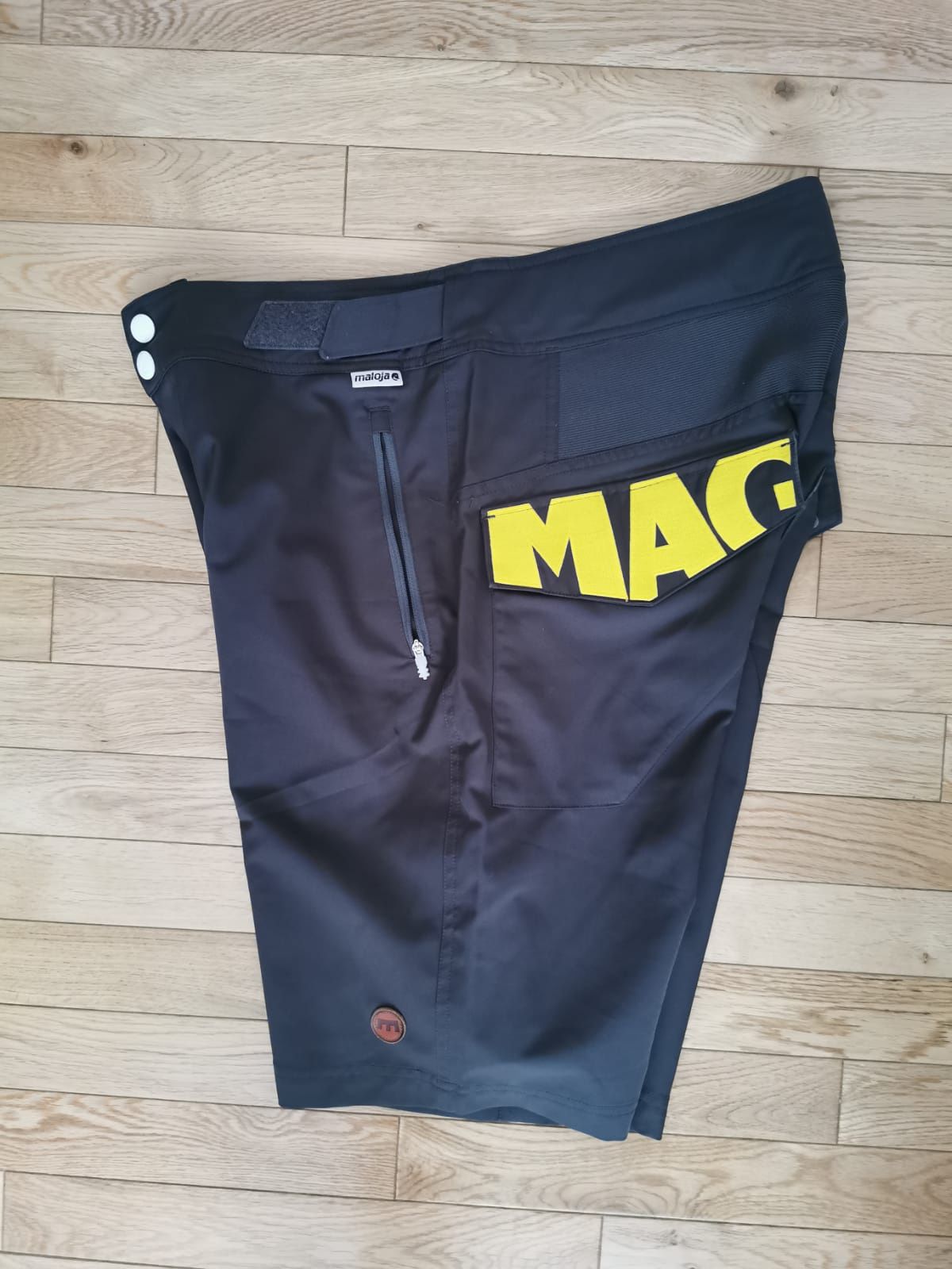 Pantaloni scurți Maloja L