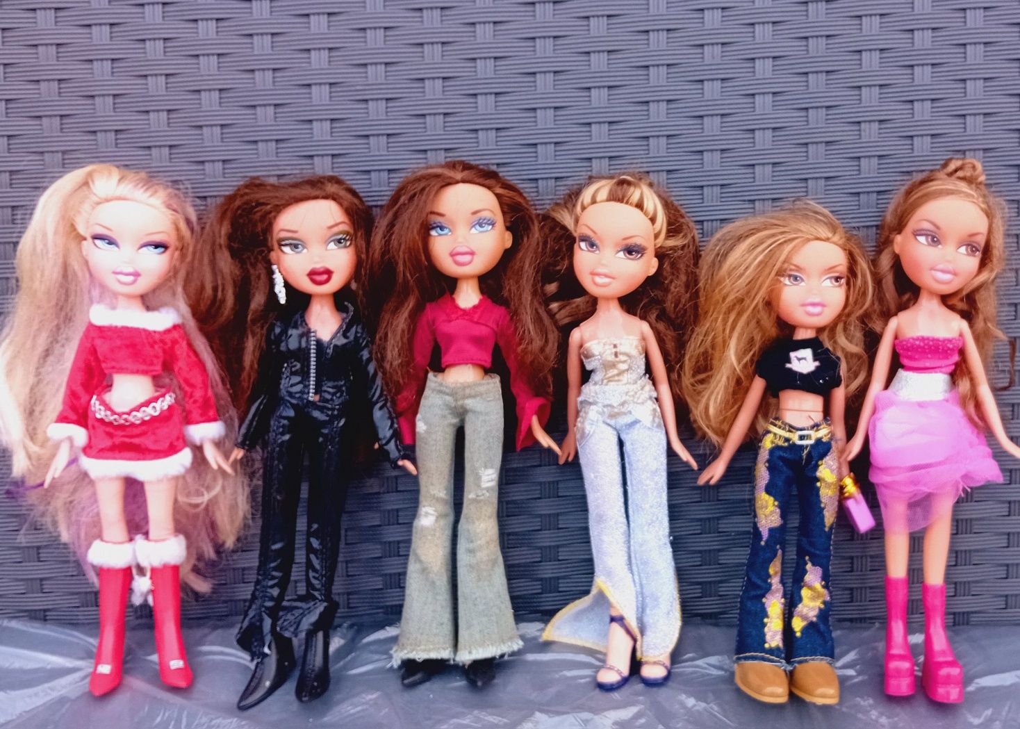 Lot bratz 2001. .