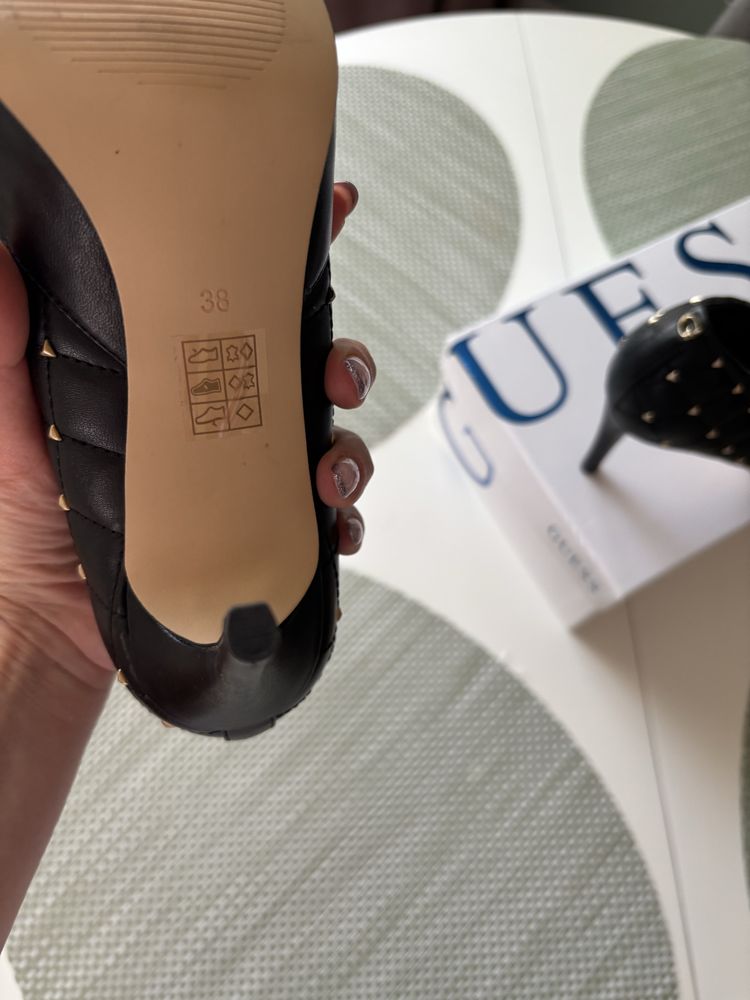 Обувки Guess , черни, ток.