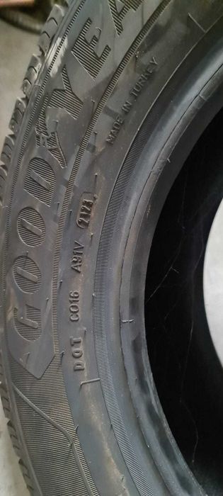 Roti vara GOODYEAR 215/65 R15C  duba Ford