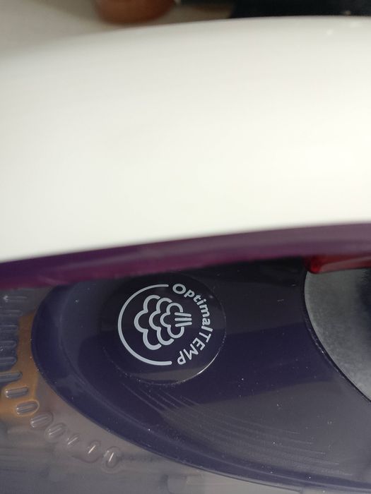 Fier de calcat cu aburi și fără setare de temperatură