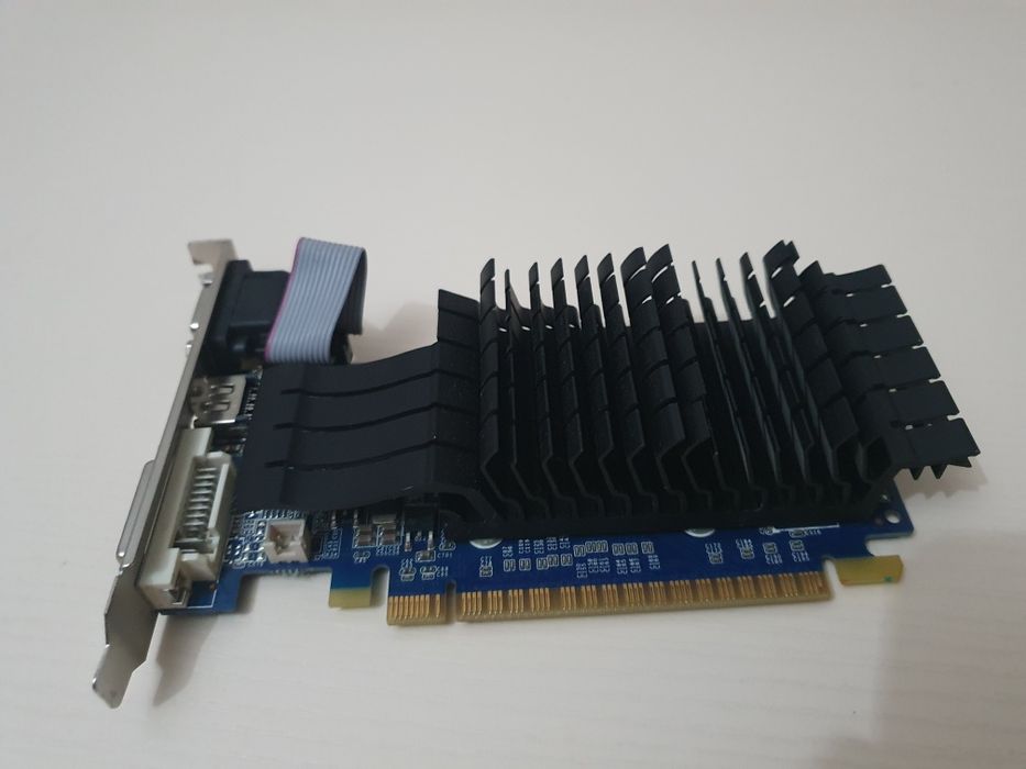 Видеокарта GT520 1Gb