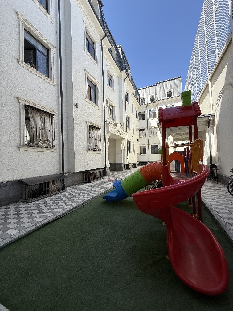 Olmazor tuman novostroyka 1 etajda 87 k.v srochna 68.000 y.e