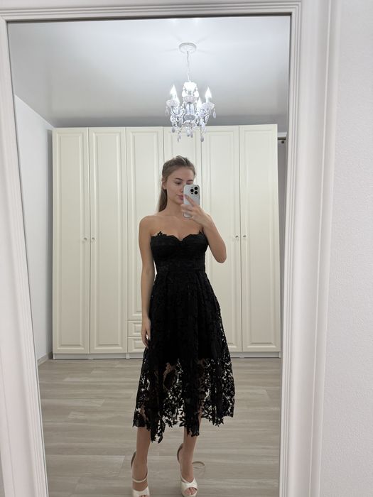 Rochie de eveniment din dantela neagra stare foarte buna