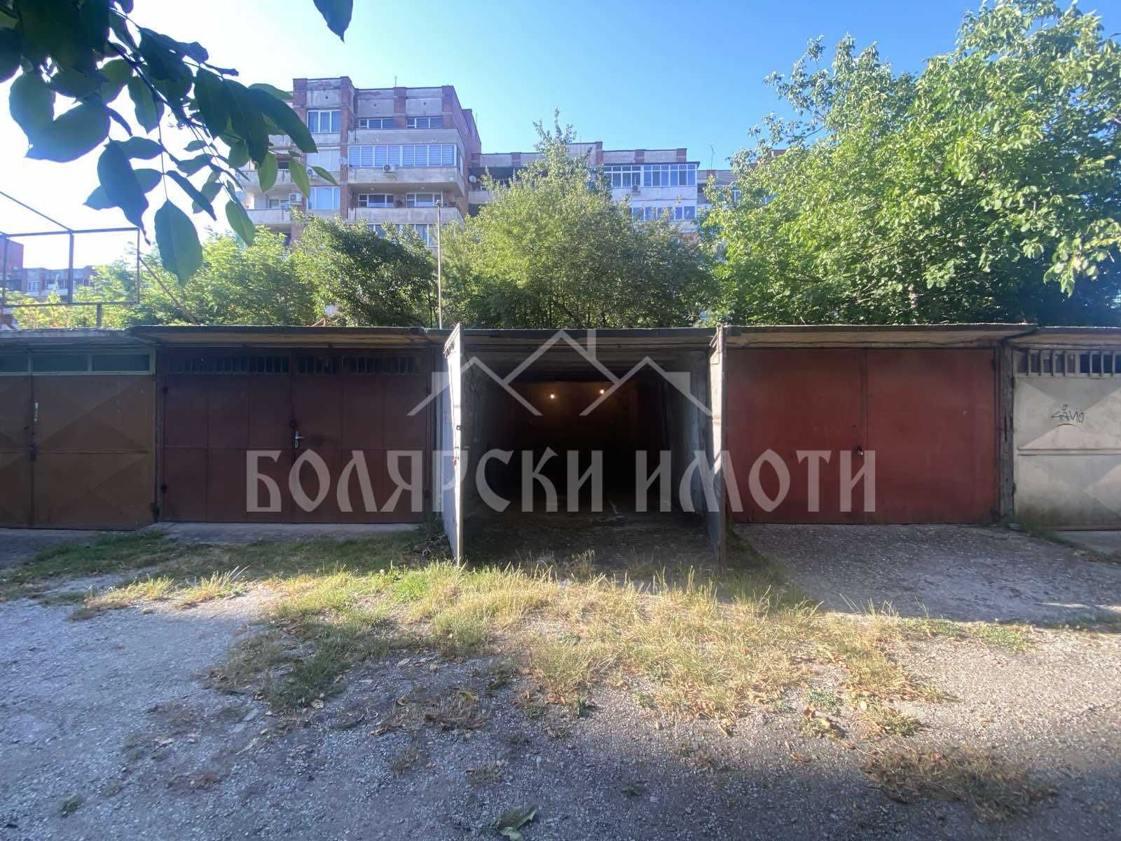 Гараж на ул. Мария Габровска