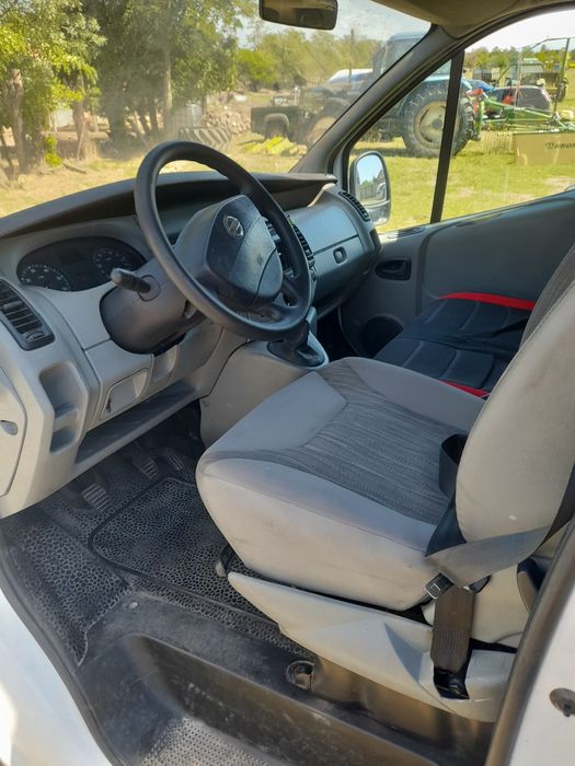 Vând Nissan Primastar Renault Trafic 2.0Diesel 9locuri recent înmatric