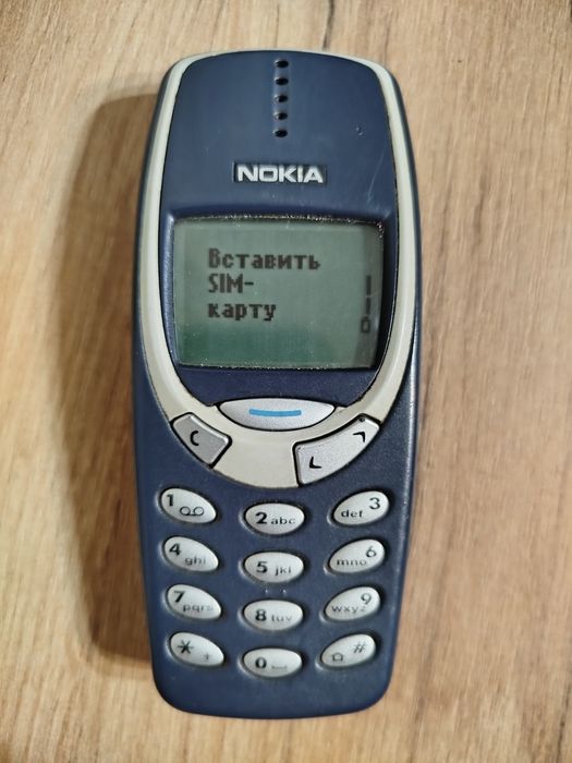 Телефон кнопочный Nokia 3310.