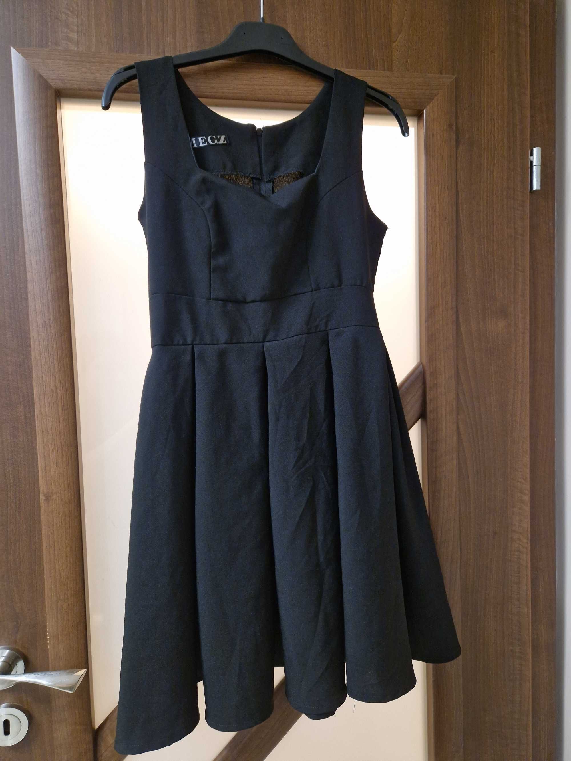 Коктейлна черна рокля