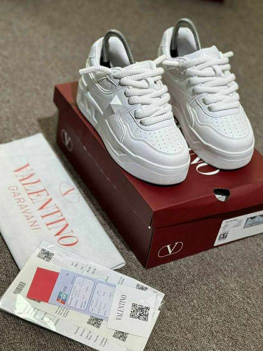 Adidași Valentino albi