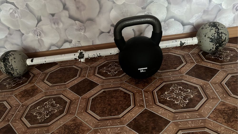 Продам гирю и штангу 24, 20 кг гиря идеально новая в отличномсостояний