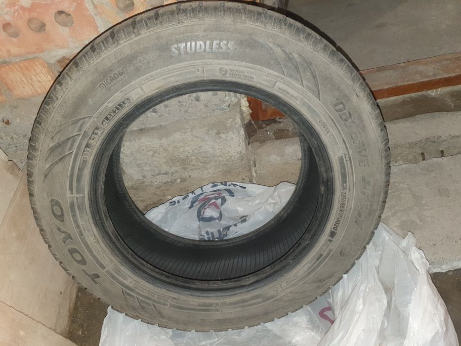 Продам зимние шины R 17 Toyo