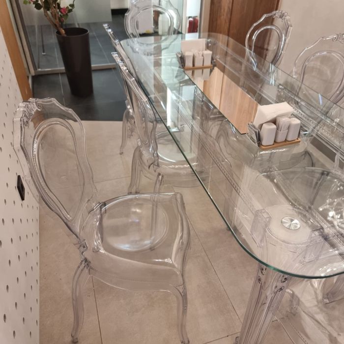 Продам стол и стулья комплектом