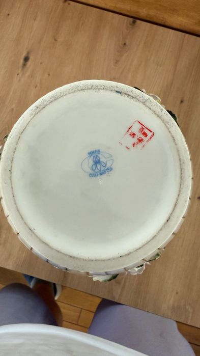 Vază porțelan Porfin Cluj, lucrată manual cu foiță de aur