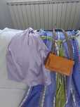 Pantaloni wide legg.cu top și gentuta crossbody