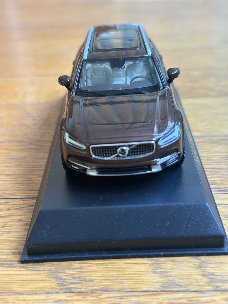 Volvo V90 Cross Country колелционерска количка