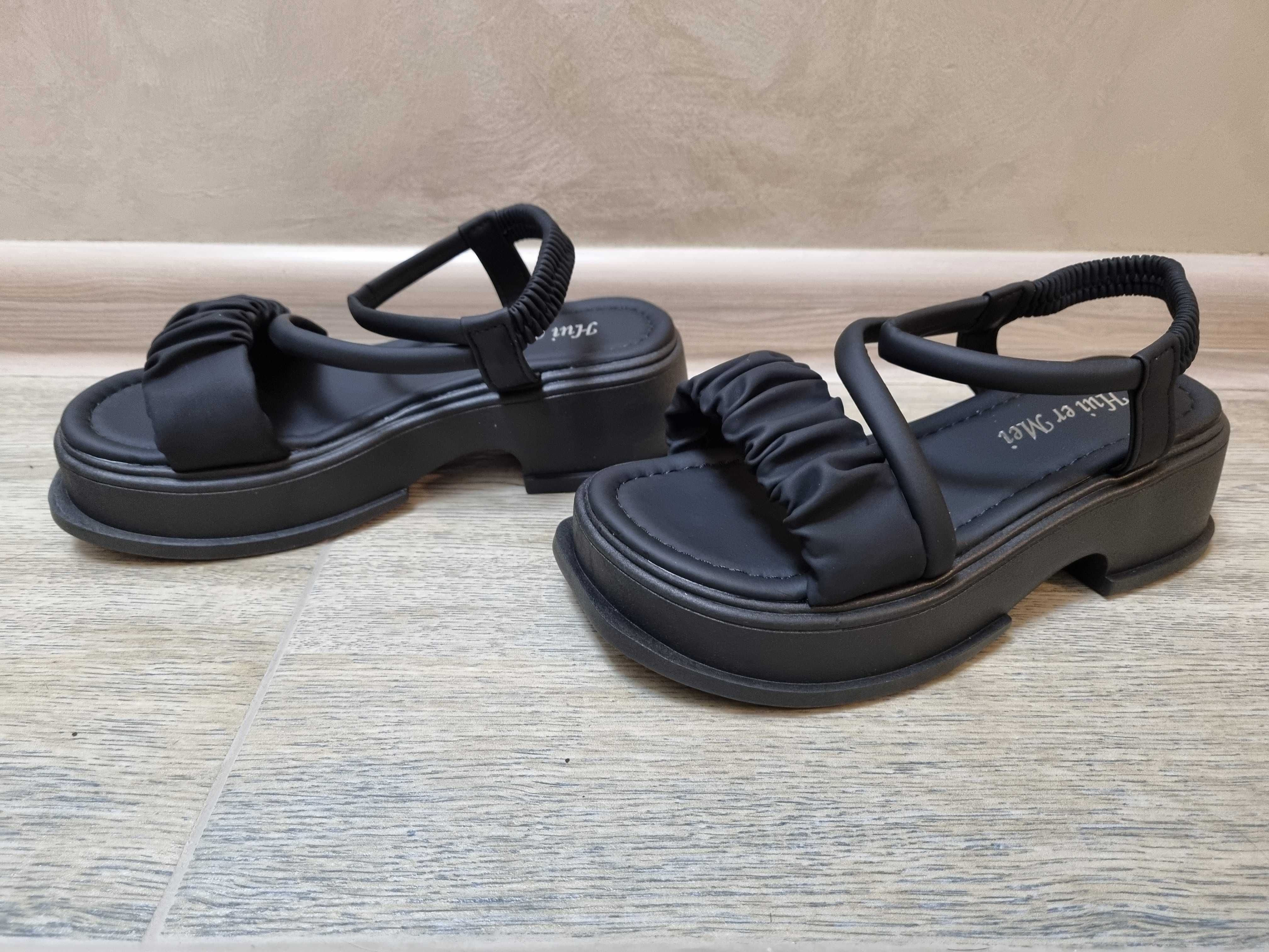 Различни дамски летни обувки