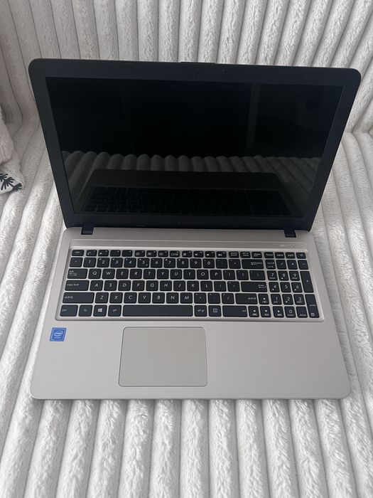 Laptop Asus model X540M