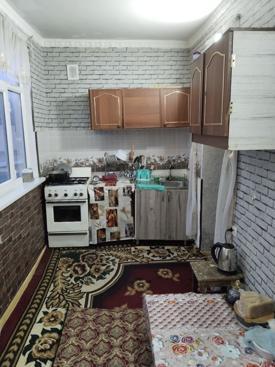 Срочно продаётся 3 ком квартира 4мкн 4 этаж  в доль дороги
