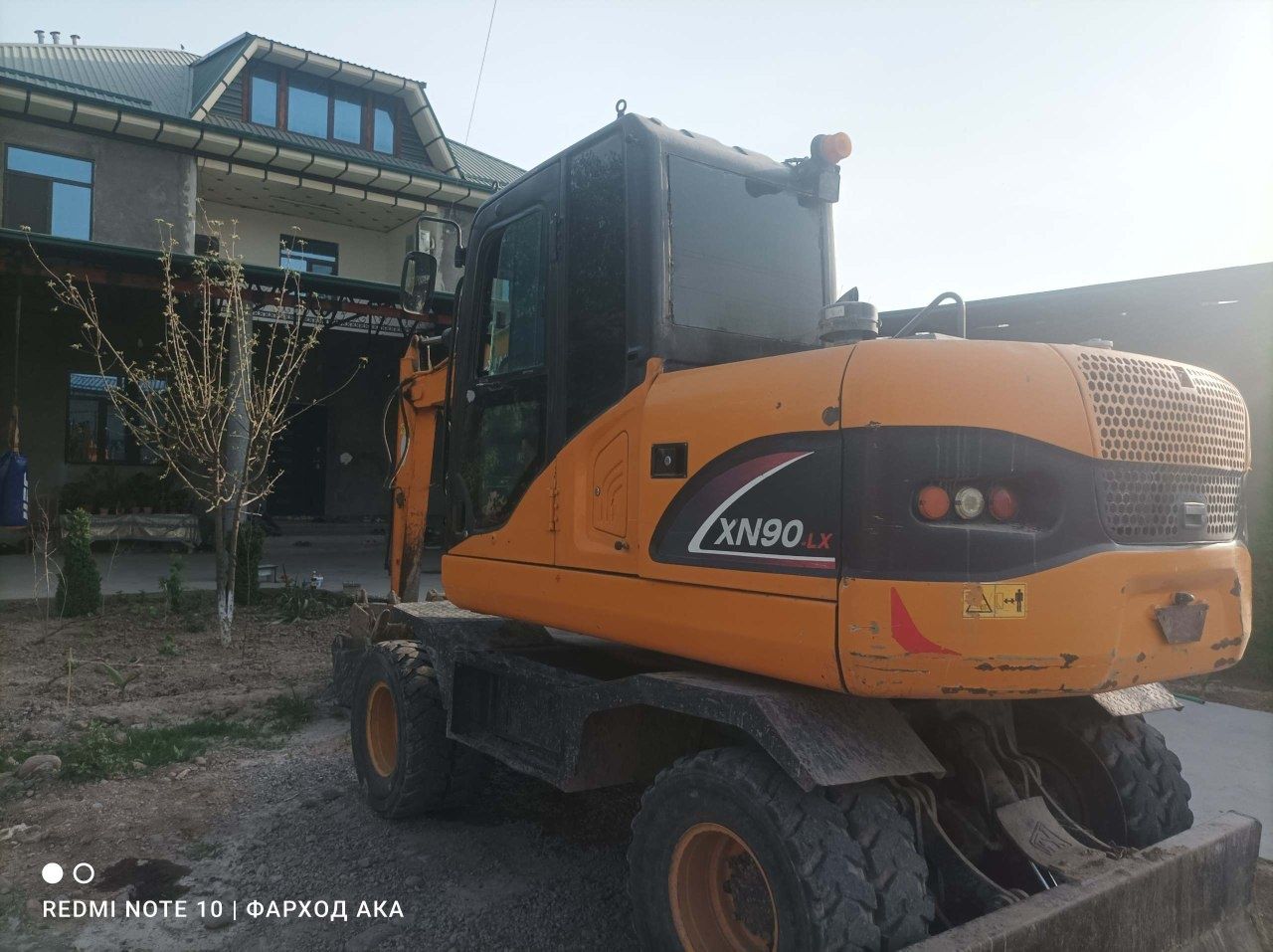 Эксковатор HINIU X90 LX сотилади 2022 йил 3800 моточас