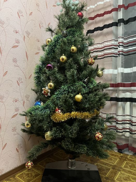 Елки новогодние в игрушках