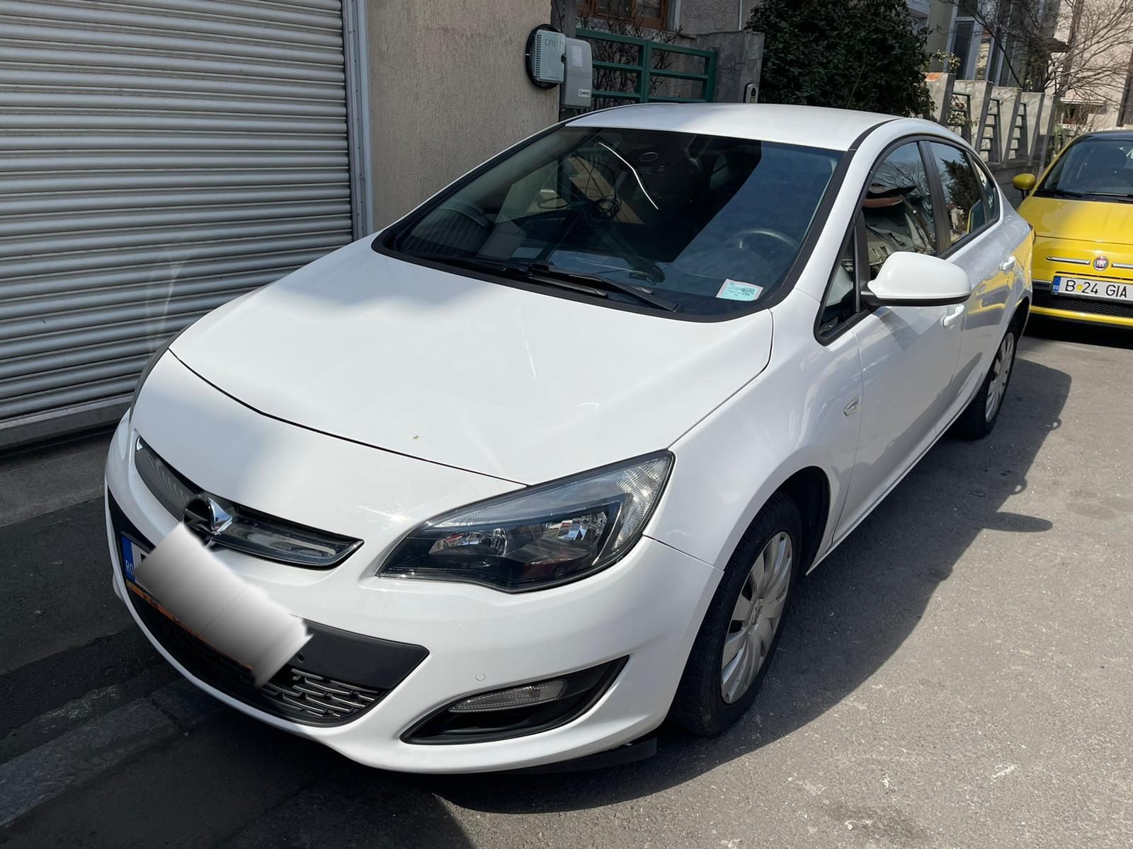 Opel Astra J Limuzine