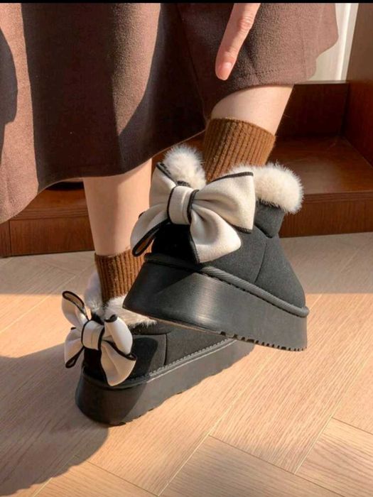 Дамски велурени боти