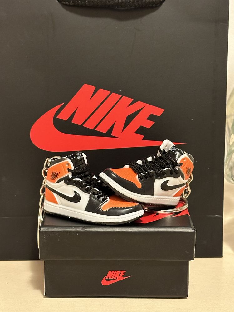 Poartă-ți pasiunea la chei! Brelocuri Nike premium – ediție limitată!