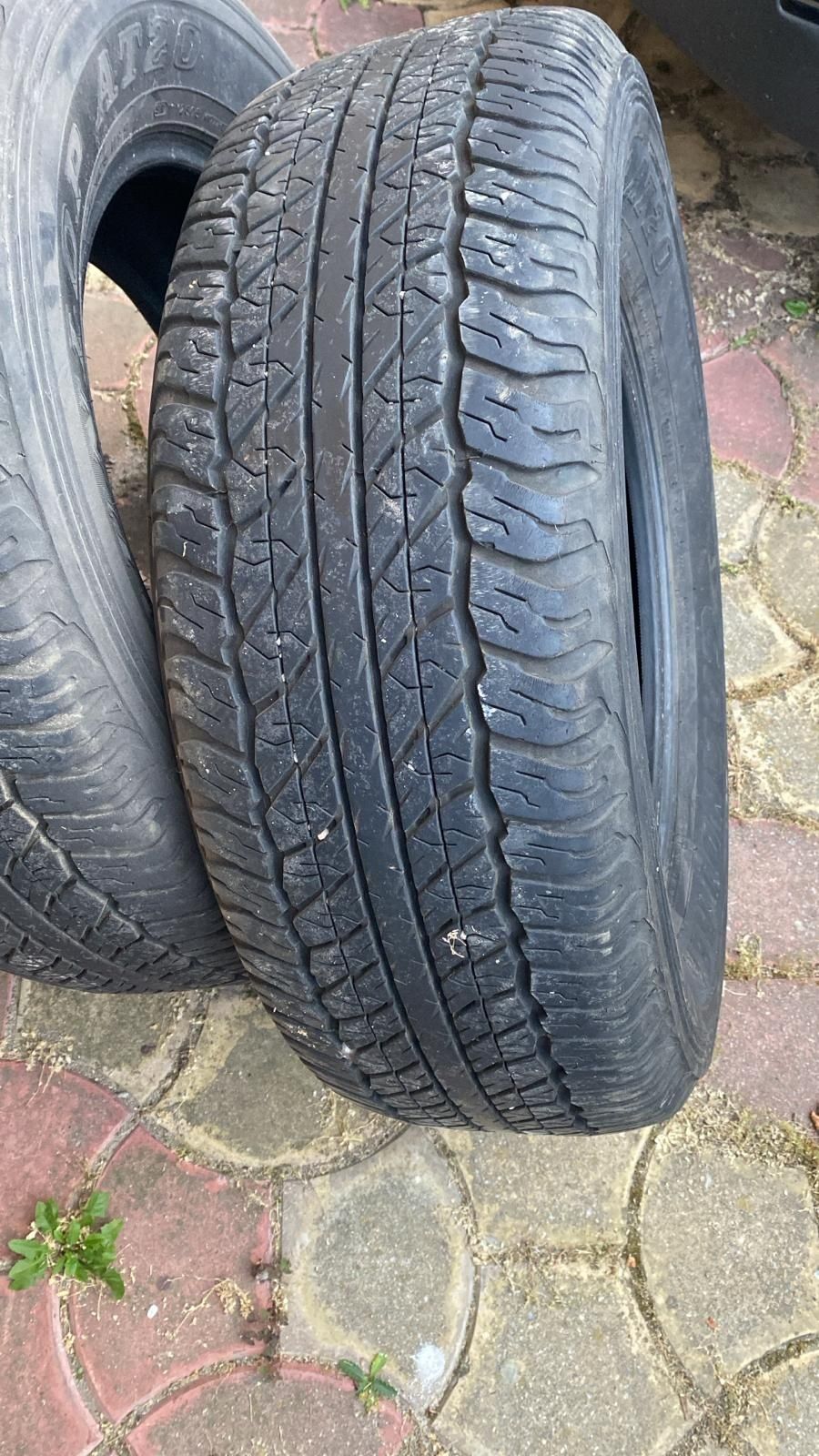 Vând cauciucuri Toyota Land Cruiser și cauciucuri Logan de vara