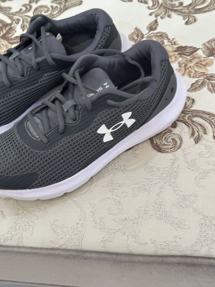 Мъжки оригинални маратонки UNDER ARMOUR