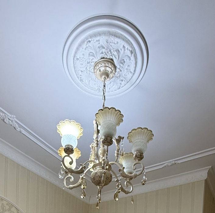 Продам люстру и бра 2 шт