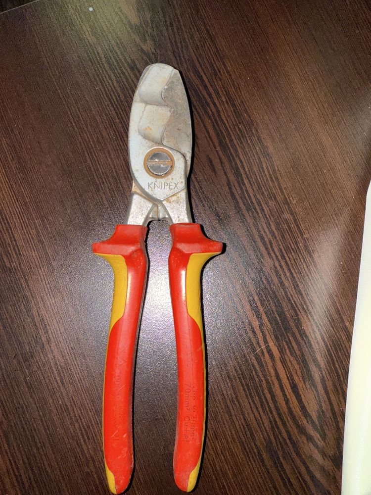 Клещи за рязане на кабел Knipex